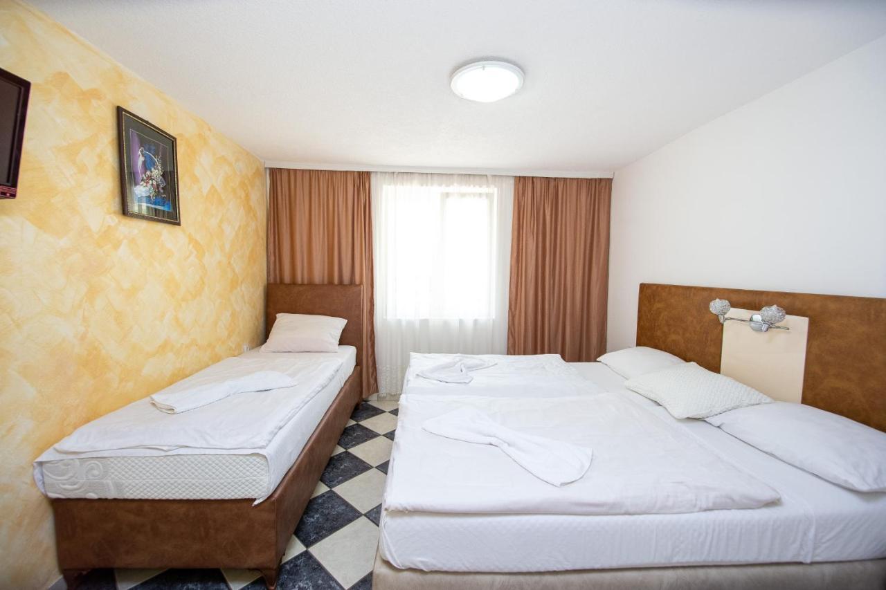 Saki 3* Budva
