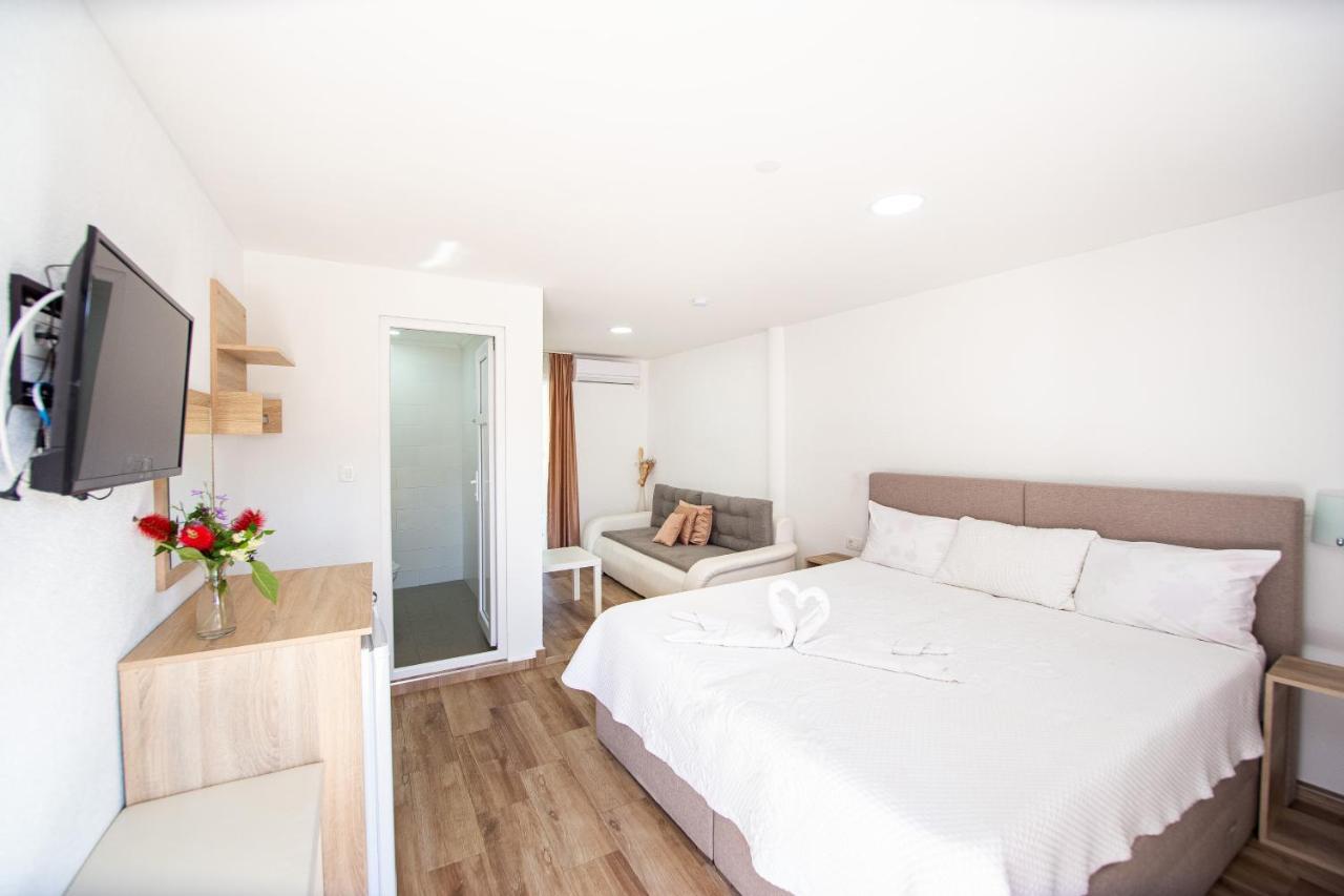 Saki Guest house